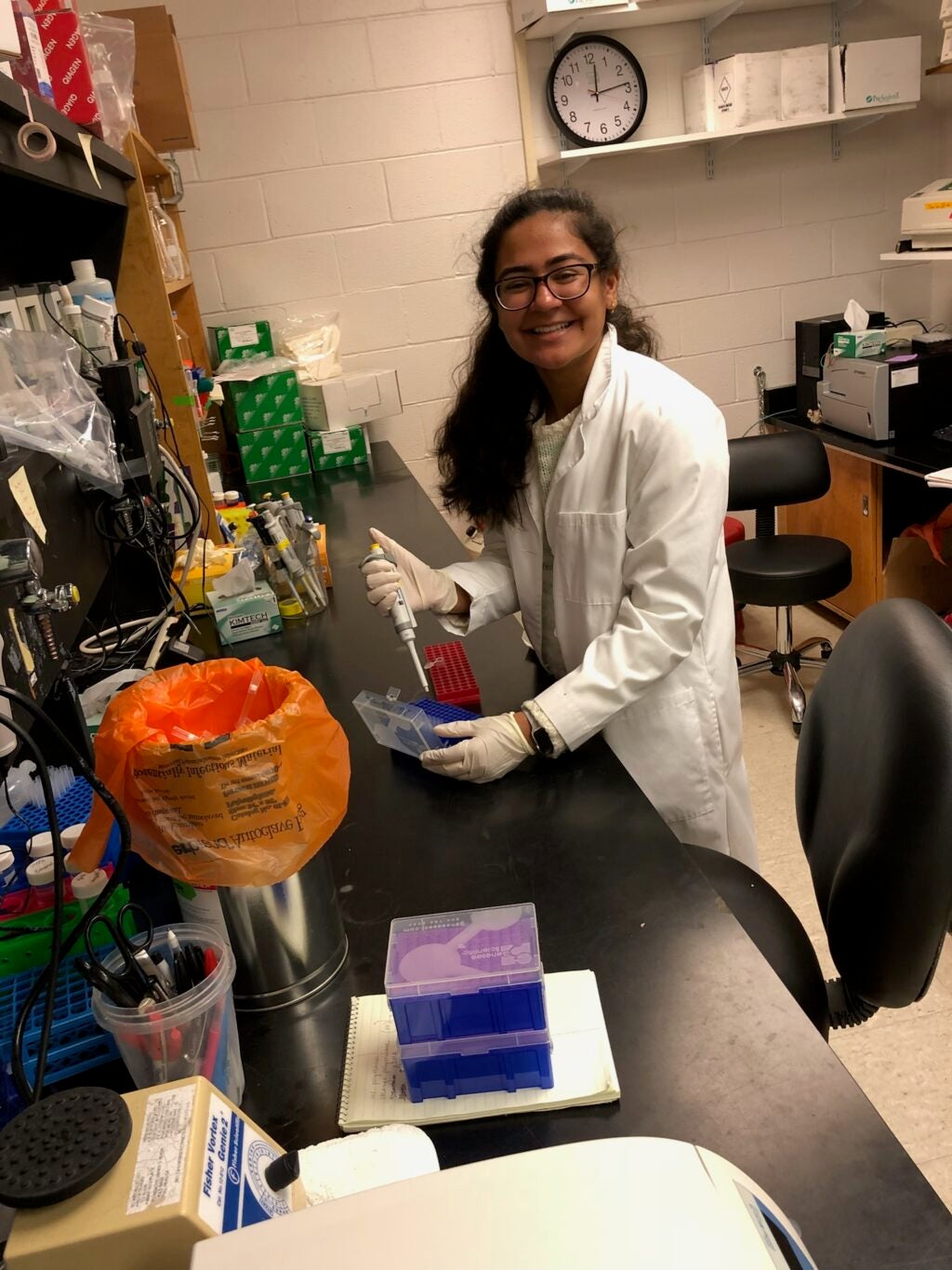 Highschool mentee, conducting experiment