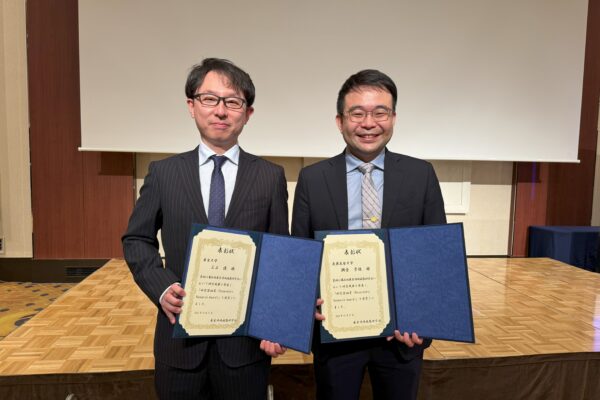 Yu Mikami & Takanori Asakura receiving the Respiratory Research Award